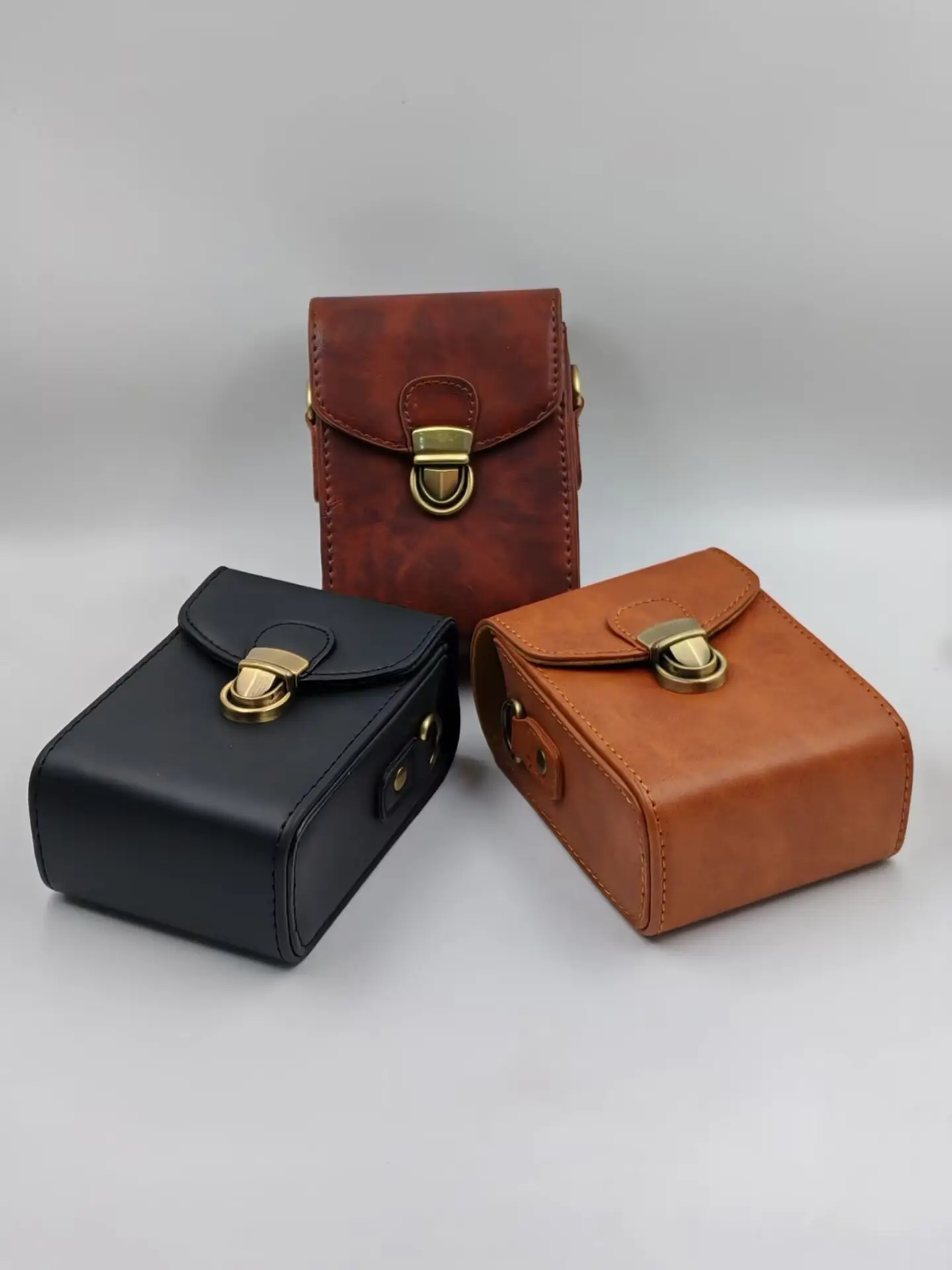 عالمي لسوني، كانون، ريكو، باناسونيك، فوجي، كاسيو، نيكون، سامسونج وكاميرات البطاقات الأخرى.