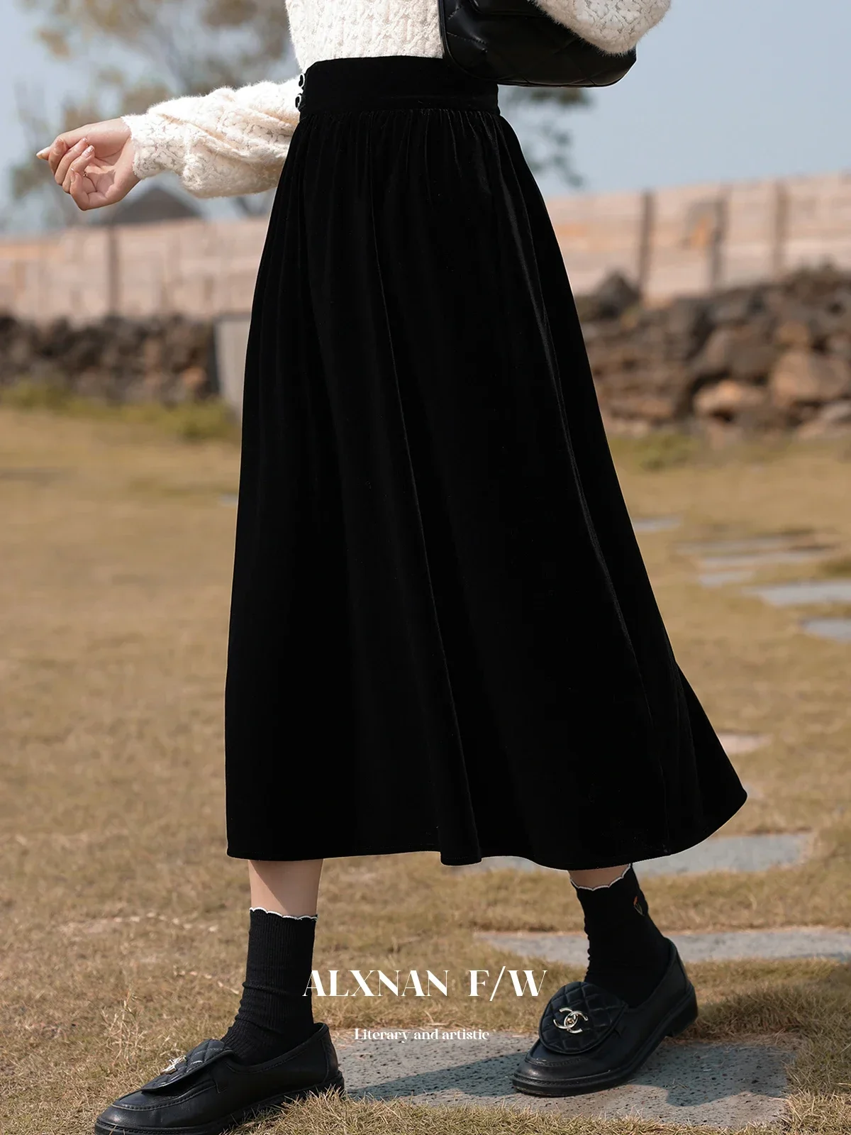 ALXNAN Black Casual Velvet Midi Skirt for Women 2024 Autumn Winter Commuter Elegant High Waist A-line Pleated Skirts LXN27916