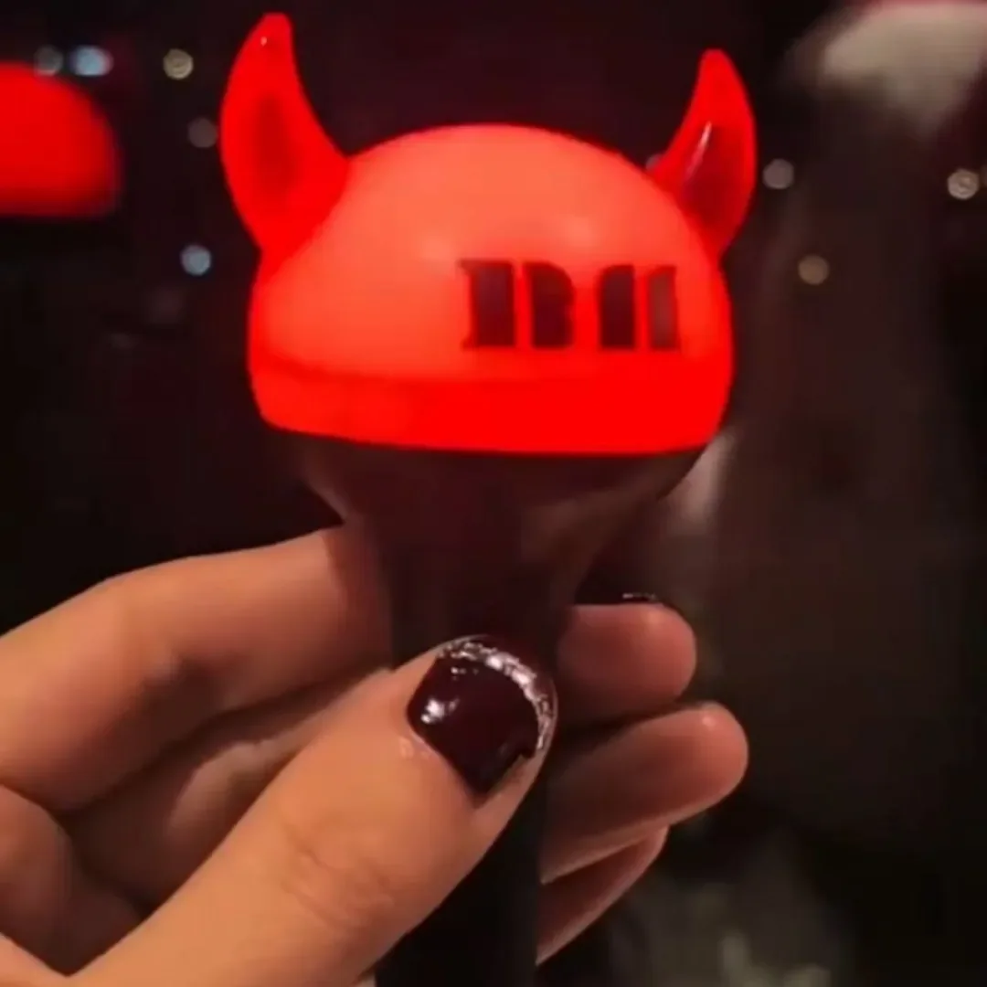 Kpop Idol Babymonster Mini Lightstick كيرينغ سلاسل المفاتيح BAEMON قلادة المشجعين MONSTIEZ هدية