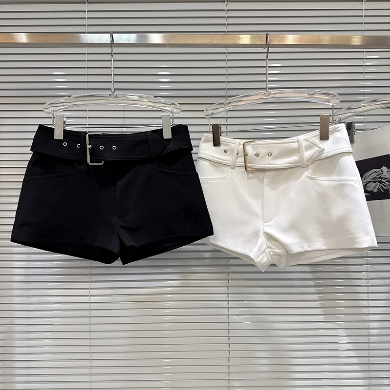 2025 Winter New Temperament Metal Buckle Wide Waist Belt Straightened Shorts Women Sexy Solid Color Simple Short Pants