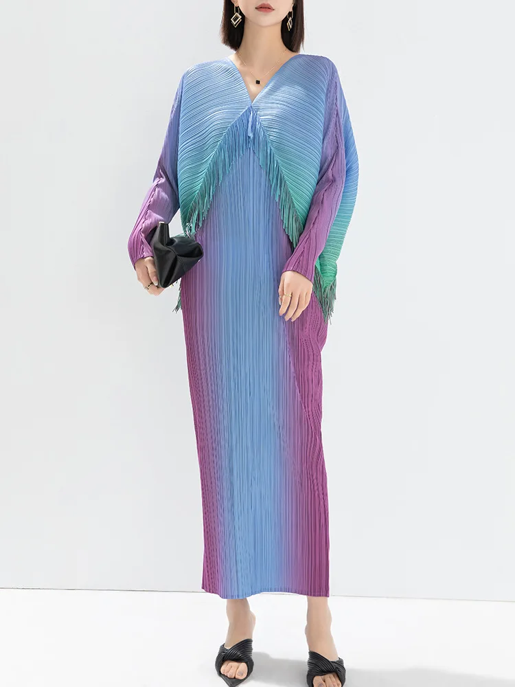 MIYAKE Style Wrinkled Spring Fashion and Luxury Feeling Gradually Changing Color Bat Sleeve Tassel V-neck Long Dress [20240522]