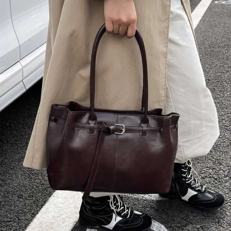 

Ladies Messenger Bag Made Of Nubuck Leather Boasting Casual Iceland Neat Spacious Soft Daily Style