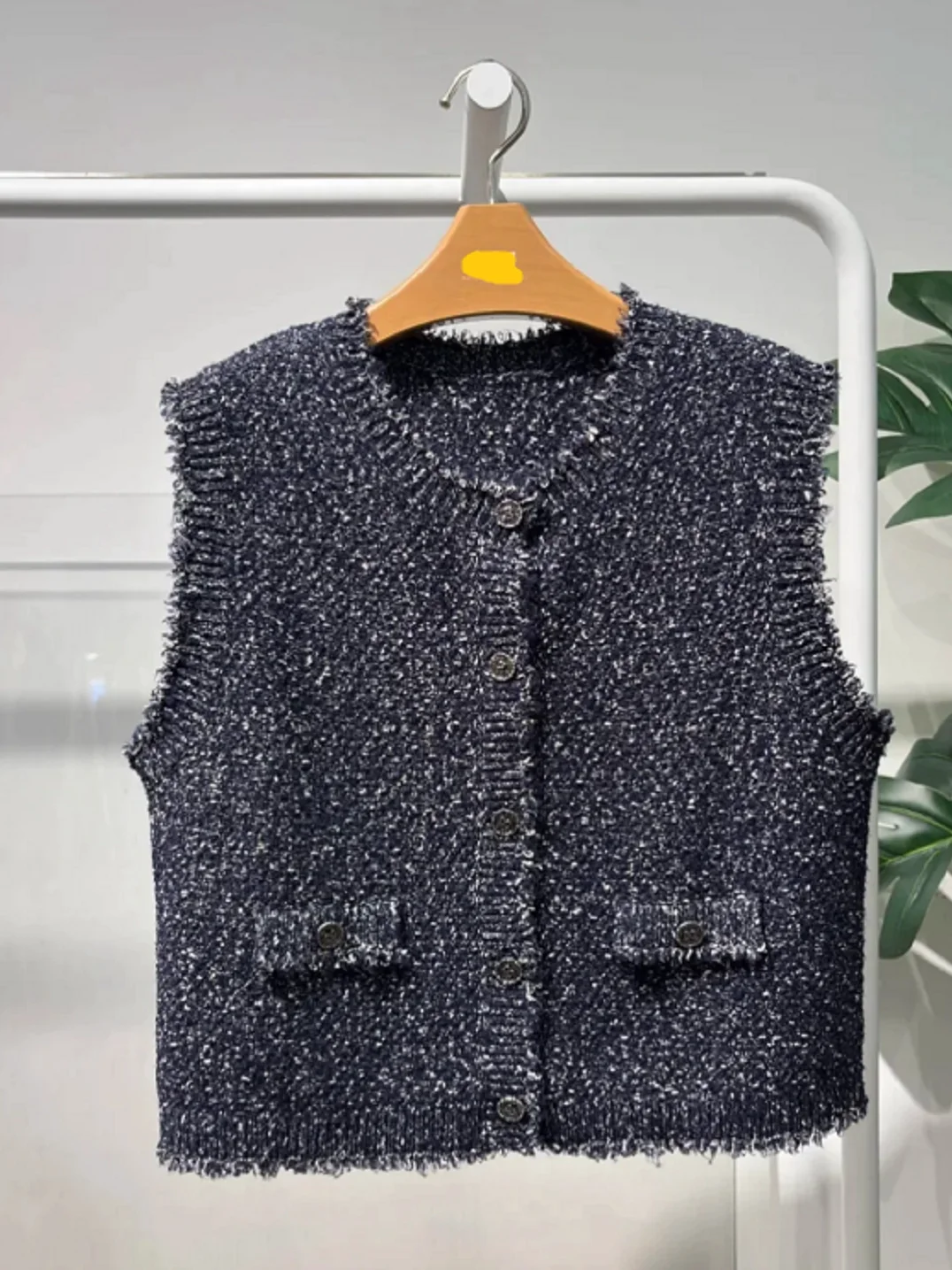 

Spring 2026 Women's round Ne Svel Vest Cardigan Jaet Casual Sle Polyester Fiber ort Length Pure Color Button Cl...