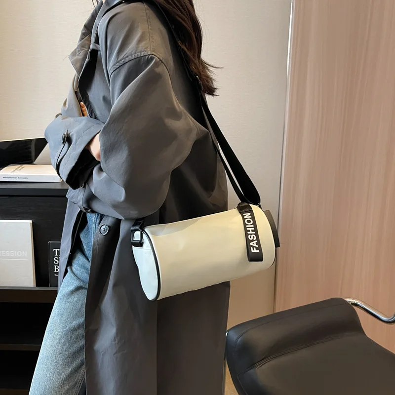 Shoulder Bag Black Barrel-shaped Large Capacity Messenger Bag Bucket Bag Trend All-match Bags for Women Sports Casual Handbag