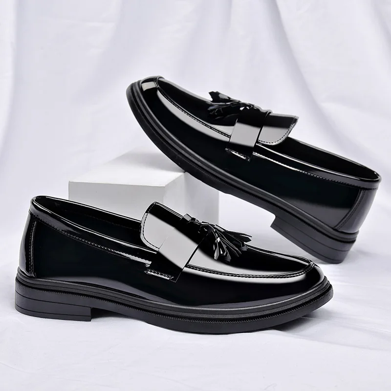 

Spring Invisible Heightening Bean Shoes Men PU Leather Round Toe Low Oxford Shoes for Men Metal Detailing Creative Trend Shoes