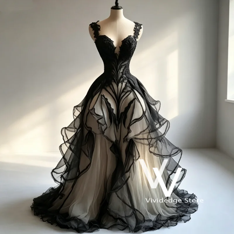 Bezauberndes schwarzes Gothic-Brautkleid mit V-Ausschnitt, viktorianischem Spitzenbesatz, trägerlosem Korsett, A-Linie, flauschigem, elegantem Hochzeitskleid, maßgeschneidert