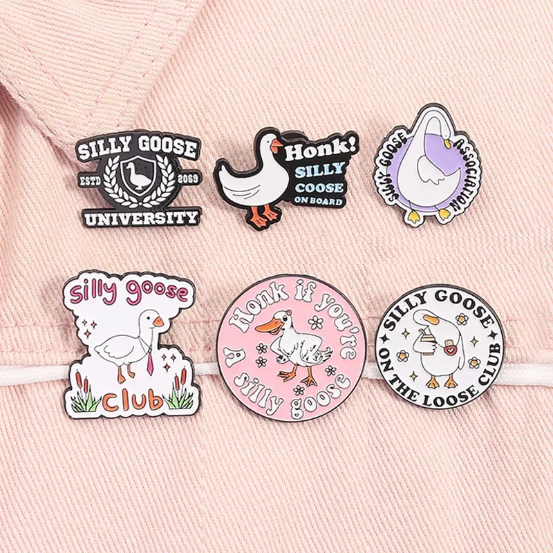 ¡Alfileres de solapa con broche esmaltado de ganso tonto en el gancho suelto del club! Insignia Goofy University, insignia de Metal divertida, regalo de joyería para amigos