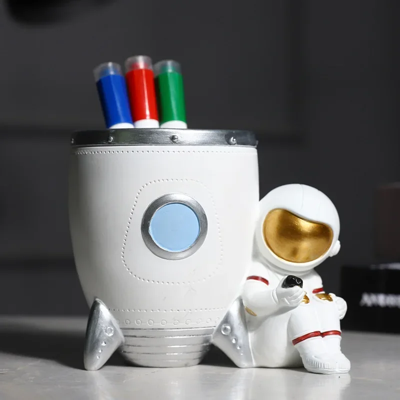 Children's Creative Astronaut Penholder - Office Desktop Penholder Storage Box - Resin Crafts Penholder Astronaut