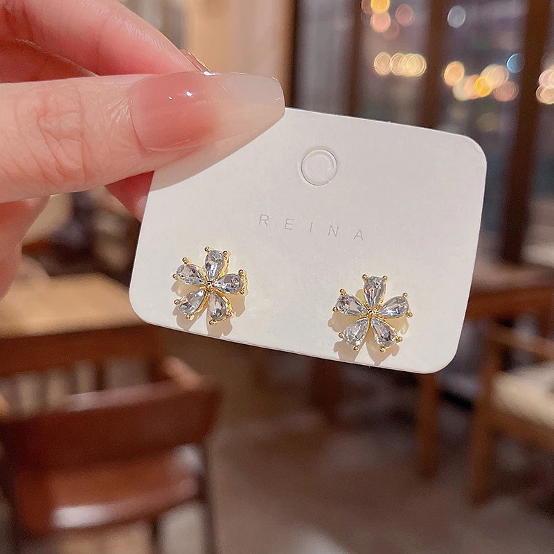 جديد زهرة صغيرة كريستال الزركون وأقراط للنساء هندسية الذهب اللون المعادن الأذن العظام Brincos مجوهرات الزفاف فتاة هدية