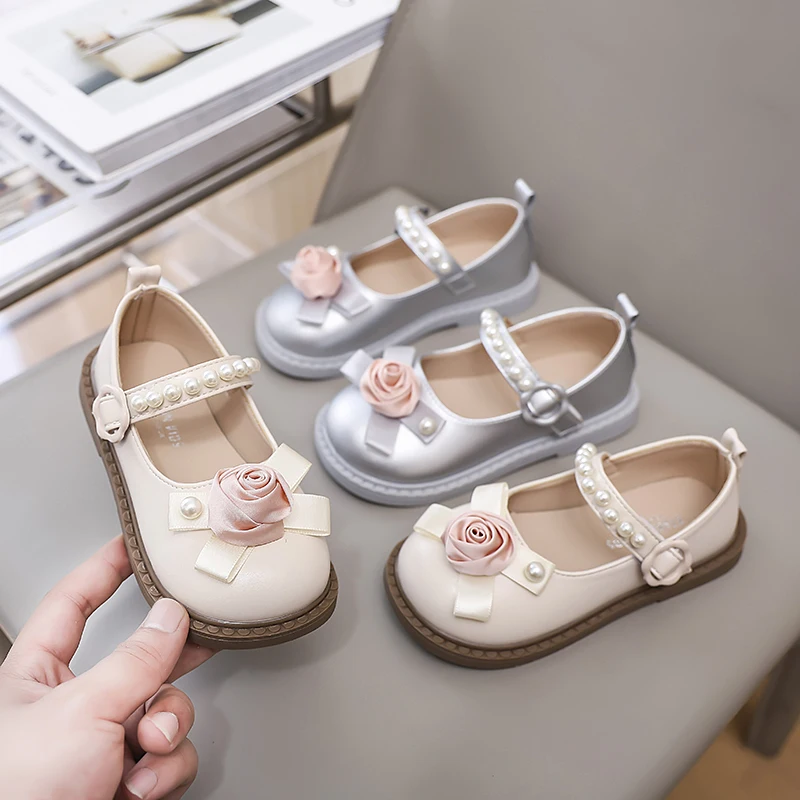 Girls Leather Shoes with Pearl Flower Bow Non Slip Soft Bottom Round Toe Spring Autumn Outdoor PU Princess Leather Shoes