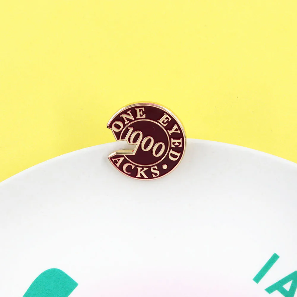 Twin and The Peaks Pin 20th Century Classic TV Series Periphery Symbol Enamel Brooch Collection Jewelry Lapel Badge