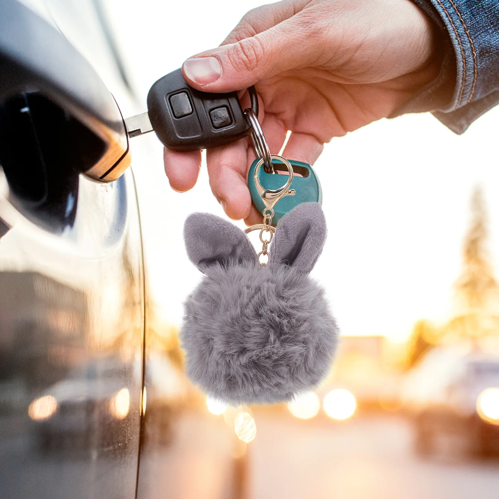 Breloczek z króliczymi uszkami i pomponem 10-12 cm szary zawieszka do kluczy dla kobiet dziewcząt ozdoba do torby dekoracja kluczyków samochodowych prezent akcesorium wisiorek