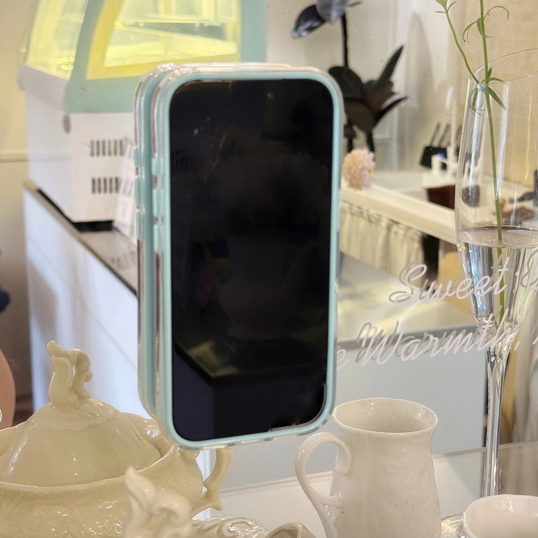 Fashion iPhone case 4 Colors Silicone Suction Cup Phone Case For IPhone 15 16 17 Pro Max Shockproof Protective Cover Anti-Slip D