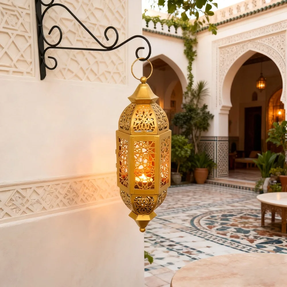 Moroccan Style Vintage Hollow Candlestick Metal Frame Decorative Wind Lamp Candle Holder Luxury Candle Stand Bedroom