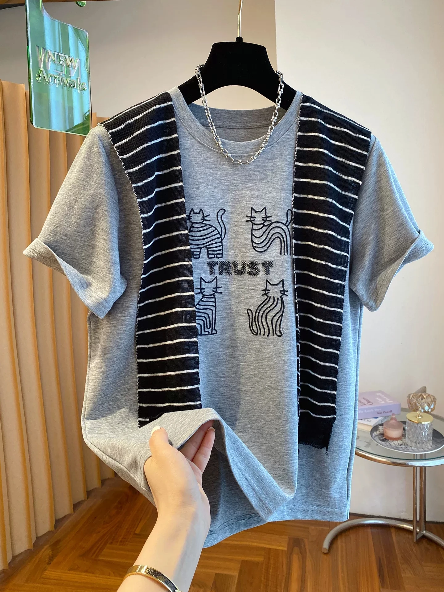 

plus Size 300 Pounds Women's Short Sleeve T-Shirt with Shoulder Shawl Embroidery Slimming Belly Covering Summer New Style Top