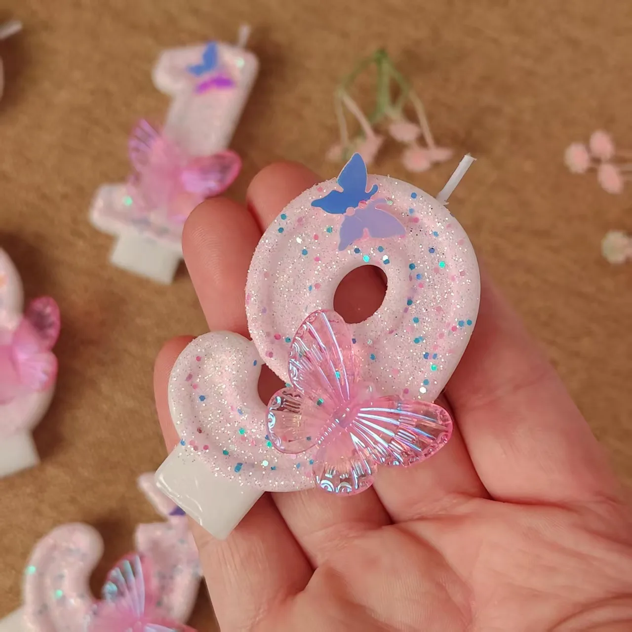 3D-Schmetterlings-Zahlenkerzen 0-9, glänzende, pinkfarbene Glitzerkerzen für Geburtstagskuchen, Kuchendekoration, Partyzubehör – Detail 2