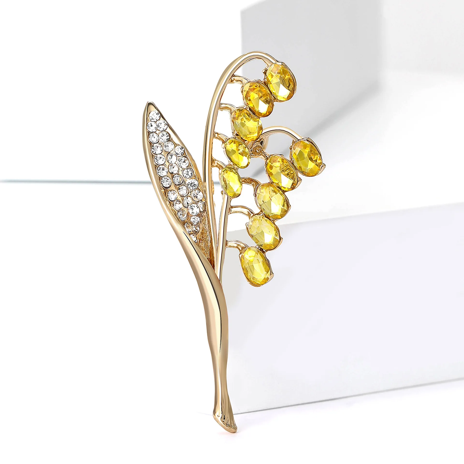 女性のためのラインストーン合金の小麦の耳のブローチ、絶妙なコートのブローチ、オフィスパーティーのジュエリー、友人へのギフト、ハイエンドのファッション