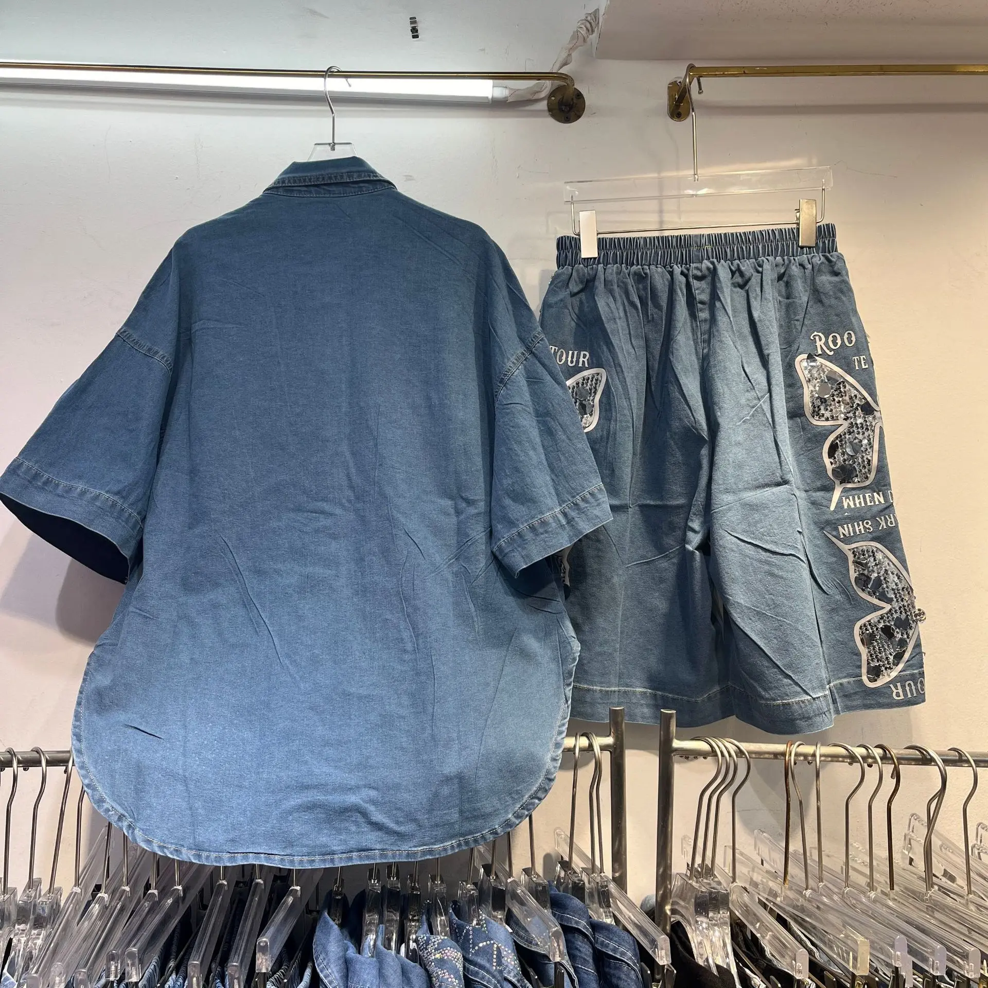 

Fashion Summer Women Two-piece Set Diamonds Sequins Butterfly Loose Short Sleeve Shirt Top + Elastic Waist Knee-length Jeans