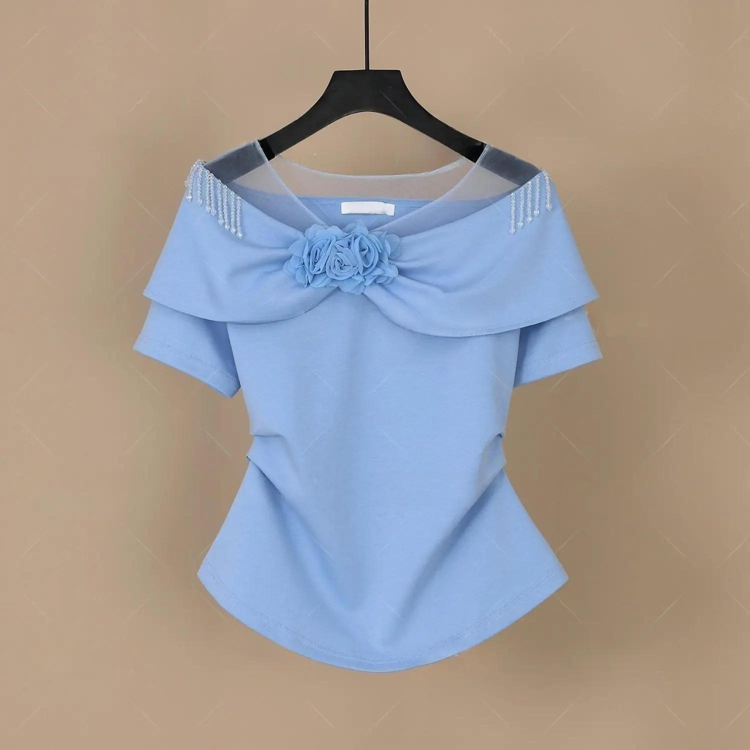 

Blue T-shirt female 2024 summer new design sense niche three-dimensional flowers slim chic tassel short-sleeved shirt.