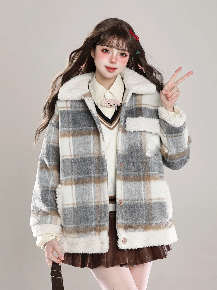 

Повседневная женская куртка из хлопка с клетчатыми вставками и мехом ягненка, новинка 2025 года, зимняя модная модель в университетском стиле, очень красивая, утепленная хлопковая куртка-сэндвич.