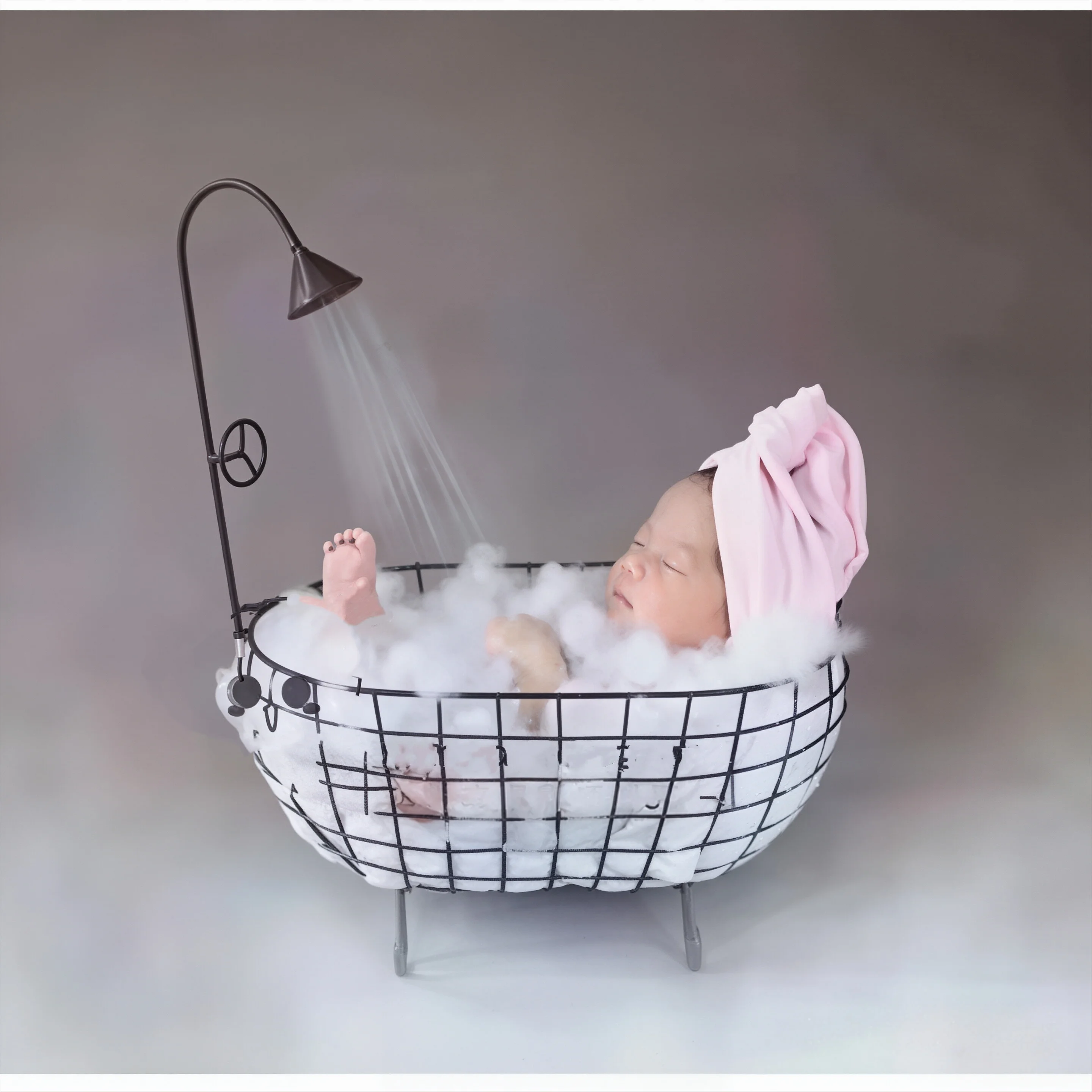 Iron Bathtub Shape Basket With Shower Head Posing Prop For Studio Portrait Shooting Full Moon Photoshoot Scene Layout Accessory view 3