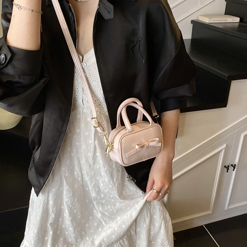 

Fashion Mini Crossbody Bags for Girl Casual Sweet Bow Earphone Lipstick Handbag Portable Square Small Women Outdoor Storage Bag
