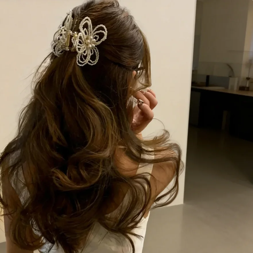Pinza para el pelo con diseño de flor de perla hueca, estilo de lujo de hadas, ideal para sujetar moños, peinados informales o accesorios de boda.