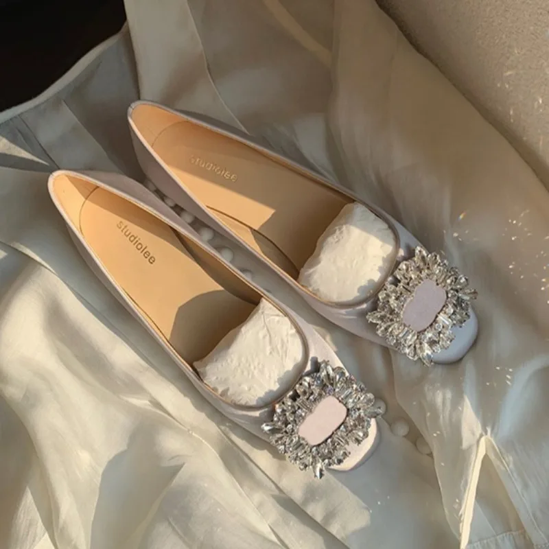 

Luxury Designer Womens Shoes Exquisite Rhinestone Flat Bottom Casual Shoes for Woman Elegant Banquet Wedding Shoes Zapatos Mujer