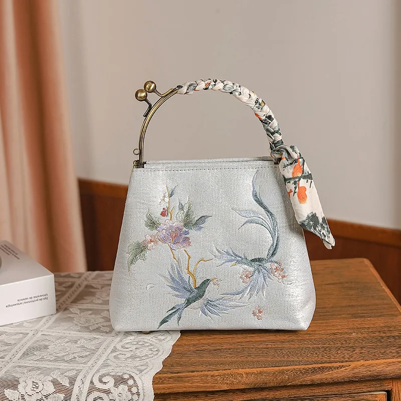 Vintage Cheongsam Handbag Chinese Style Women Embroidery Bag Embroidered Lady Vintage Elegant Ladies Chain Shoulder Bags