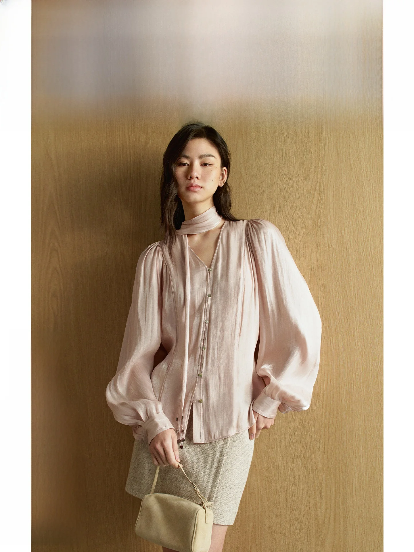 

Розовая блузка с V-образным вырезом и завышенной талией от ZHIZHI, коллекция Весна 2026, романтический стиль, свободный крой, рукава-фонарики, полиэстер, длинный рукав