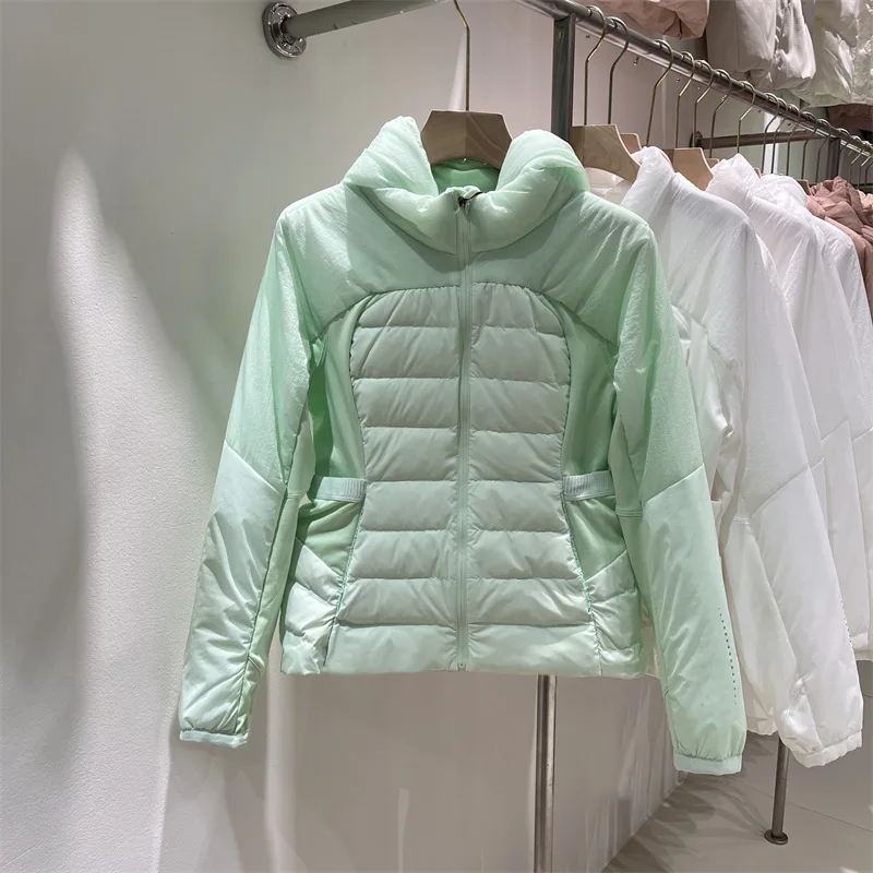 سترة نسائية جديدة لخريف وشتاء 2025 مع غطاء للرأس وقصة ضيقة وسترة خفيفة الوزن من ريش البط الأبيض