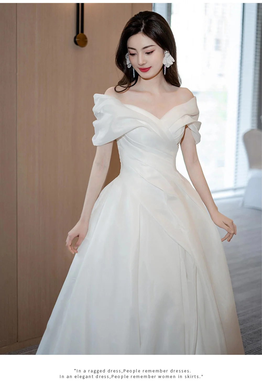 Elegantes schulterfreies Hochzeitskleid aus französischem Satin, schlichtes A-Linien-Kleid für Damen, leichtes, luxuriöses, einfarbiges, weißes, plissiertes A-Linien-Brautkleid