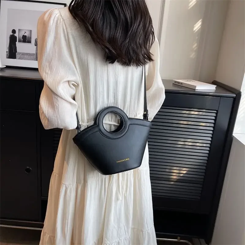 High Beauty Handheld Small Bag 2024 New Design Commuter Women\'s Bag Fashion Handheld Vegetable Basket Crossbody Water Bucket Bag