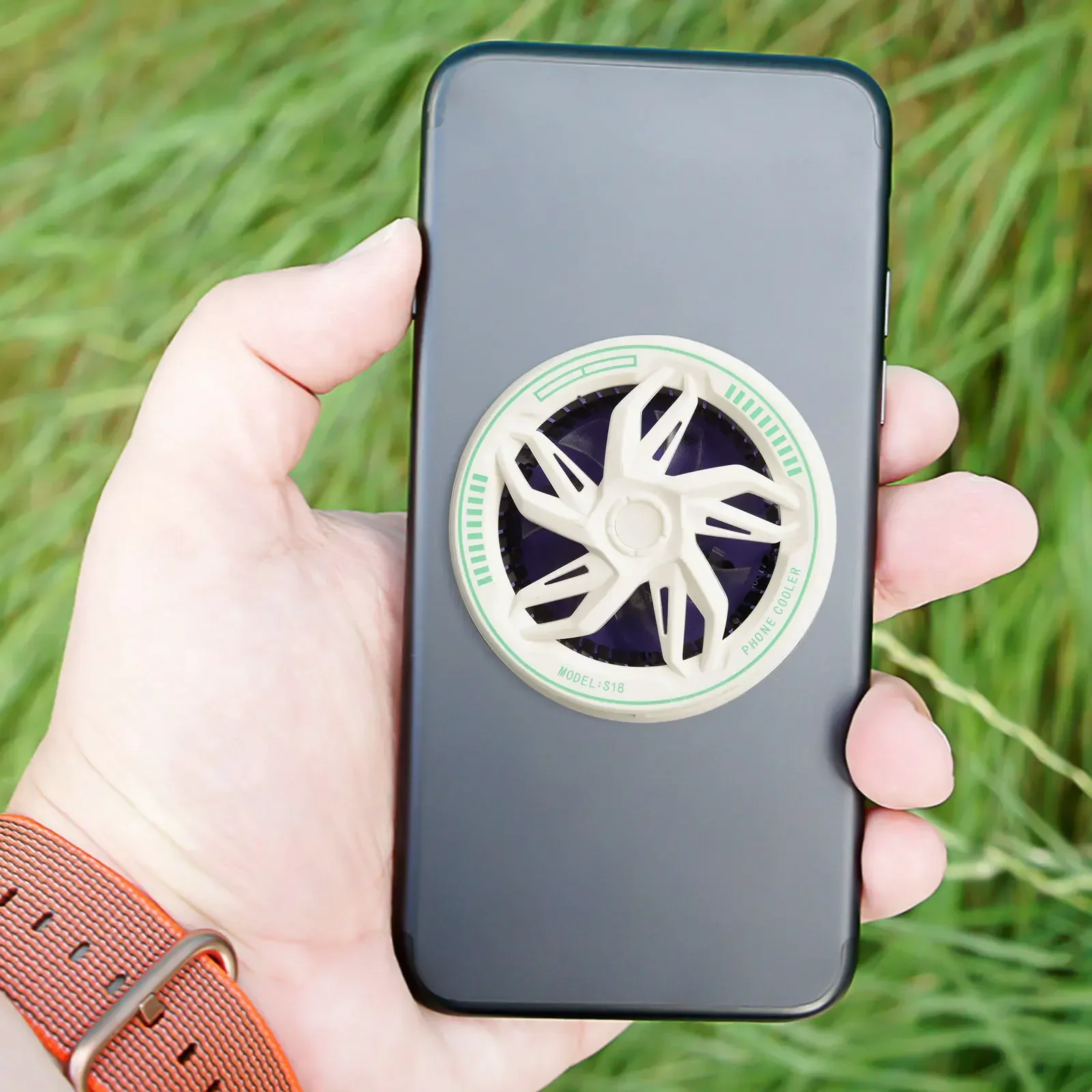 Nuovo radiatore per telefono cellulare S18 Semiconduttore magnetico Raffreddamento e refrigerazione Strumento per sport mobili Raffreddamento flotta