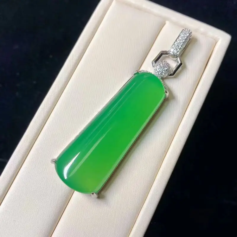 Gift: Natural Ice Sun Green Jadeite Chalcedony Worry-Free Pendant Necklace