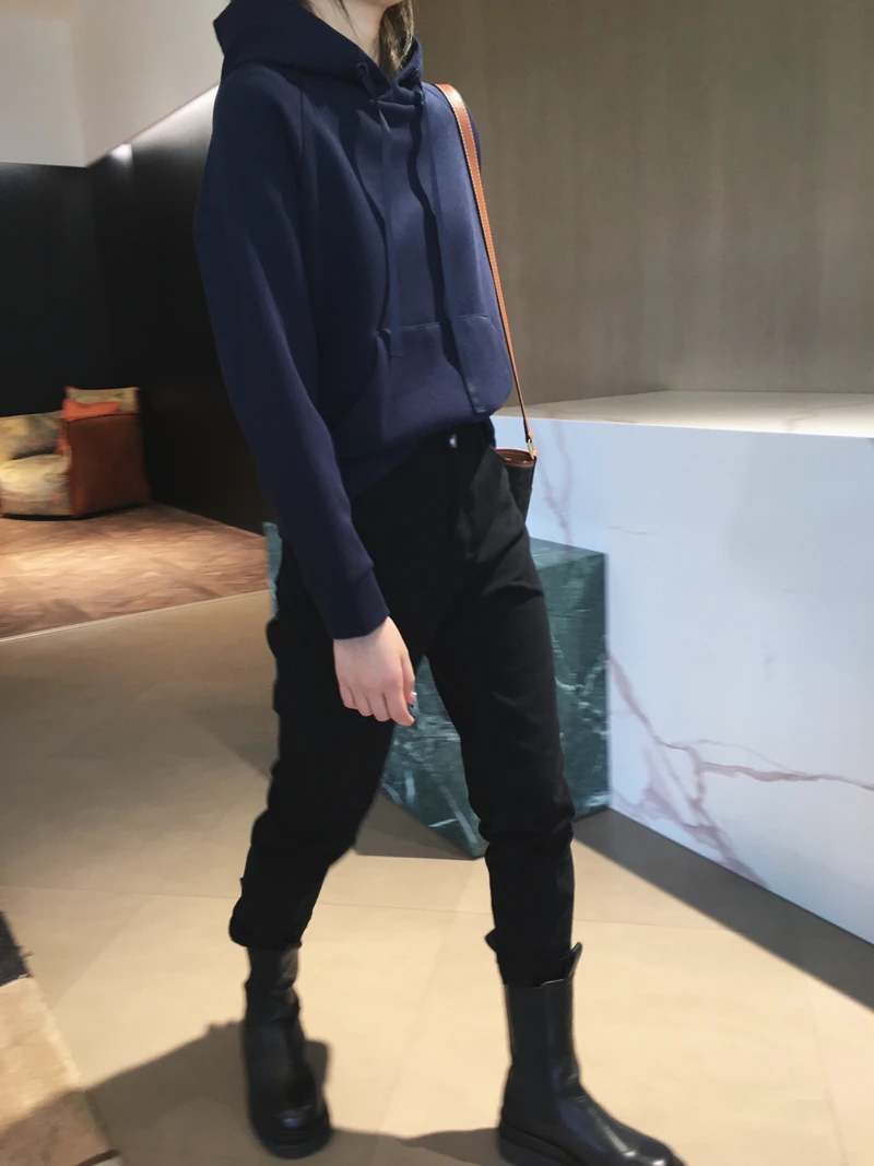 Damska bluza z kapturem na jesień 2025, dopasowany krój, mieszanka bawełny i poliestru, luźna, uniwersalna, modna, codzienna odzież, długi rękaw.