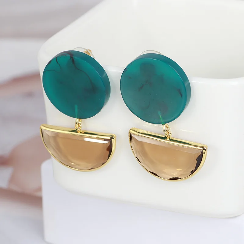 

Fashion Smudge Dark Green Resin Inlaid Semi-circular Zircon Earrings for Women Classic Jewelry Round Charms Ear Clip Statement