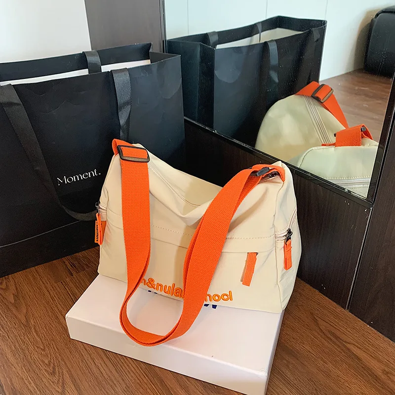 

​​2025 Spring Casual Travel Shoulder Bag for Women Fashion Underarm Purse Minimalist Niche Design Versatile Crossbody Bag