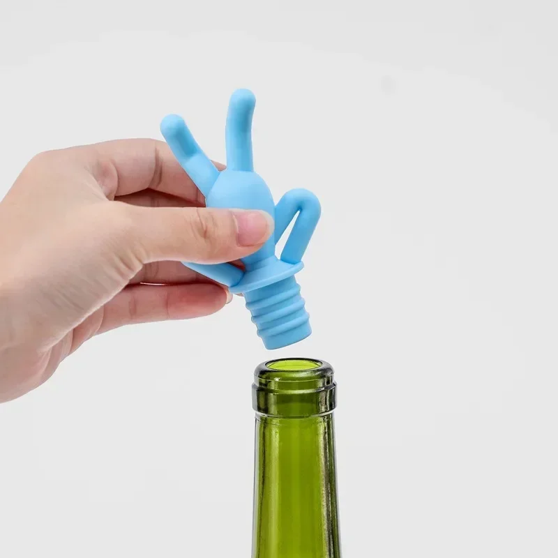 

Creative Inverted Figurine Wine Bottle Stopper, Silicone Accessories for Red Wine Champagne Bars, Home Decor Kitchen Accessories