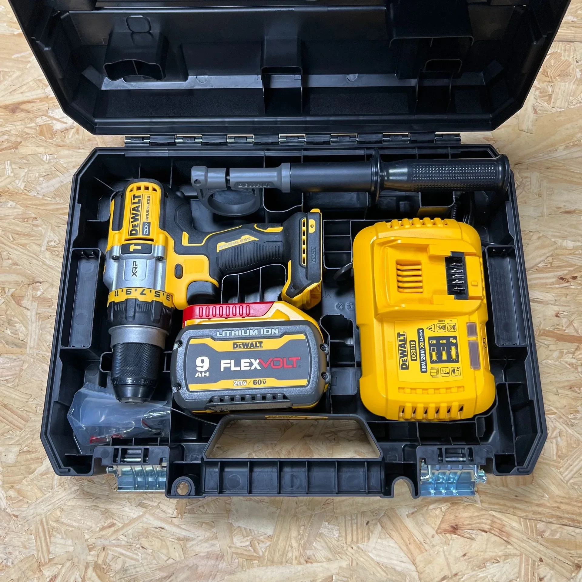 DeWalt DCD999B 20V MAX 1/2 inch Brushless Hammer Drill with FLEXVOLT ADVANTAGE Set 9.0AH