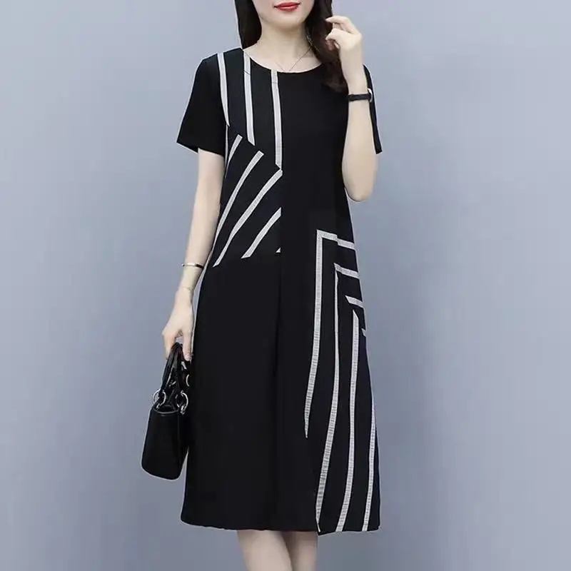 

Elegant and High-end Fashion Round Neck Striped Patchwork Loose Casual Short Sleeved A-line Dress for Women 2024 New Summer