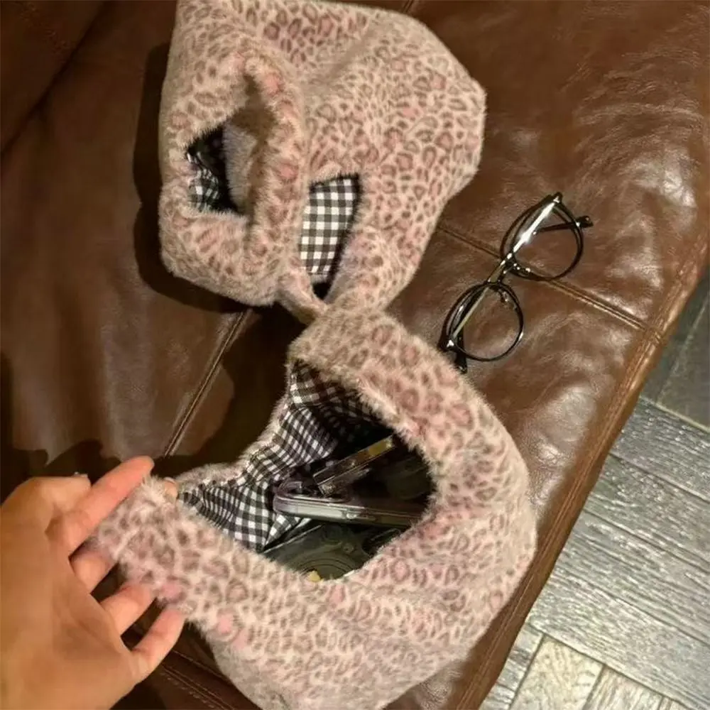 กระเป๋าถือลายเสือดาวใหม่สำหรับผู้หญิง กระเป๋าโท้ทสีชมพู กระเป๋าเครื่องสำอางพกพาขนาดใหญ่ ความจุเยอะ เหมาะสำหรับใช้ในชีวิตประจำวันและทำงาน