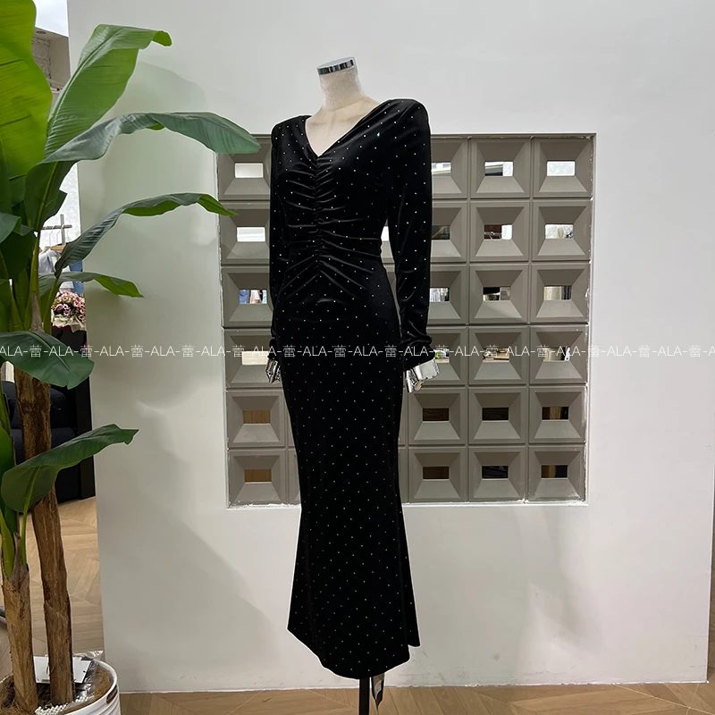 حار حجر الراين الخامس الرقبة مطوي ذيل السمكة مساء اللباس النمط الأمريكي مثير أنيق كم طويل Bodycon فستان أسود طويل للنساء