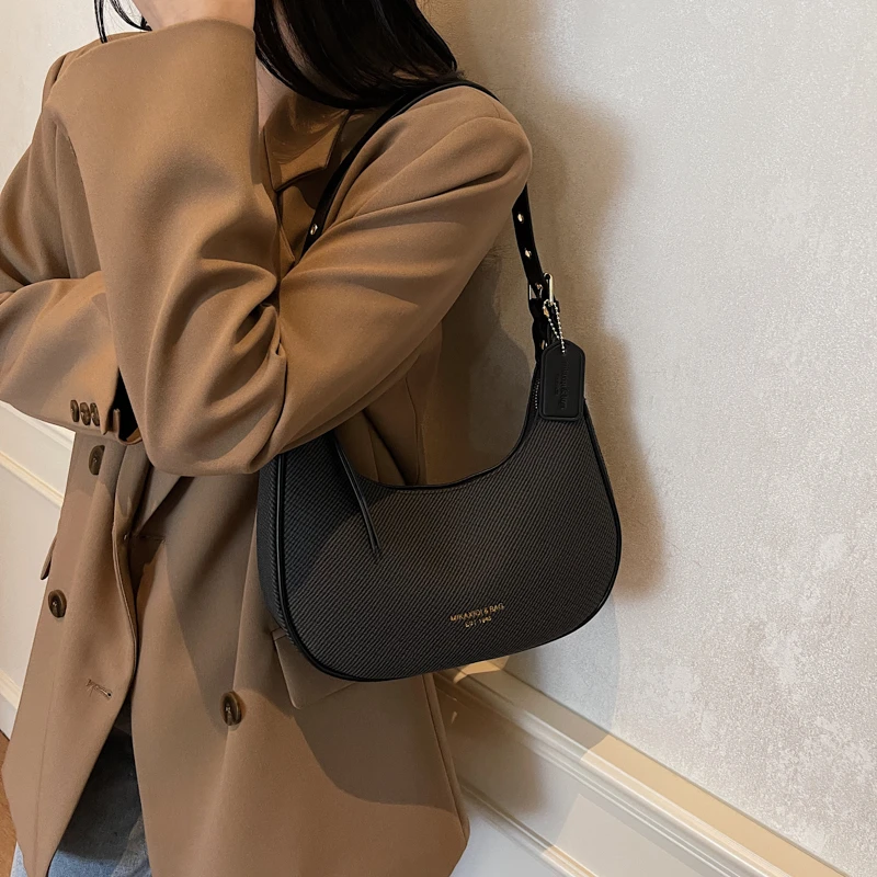

Trendy Versatile Women's Solid Color PU Leather Single Shoulder Bag Simple Casual Fashion Commuting Storage Underarm Bags
