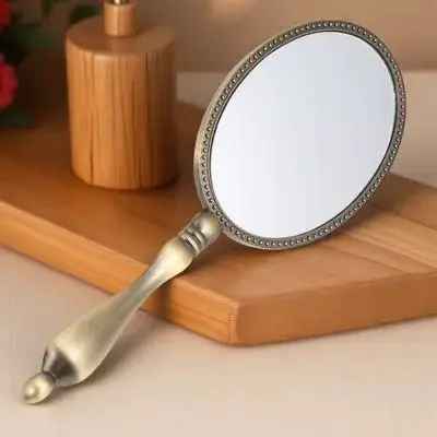 Retro draagbare compacte metalen make-upspiegel Draagbare lichtgewicht reishandspiegel Duurzaam veiligheidsontwerp Perfect cadeau voor vrouwen