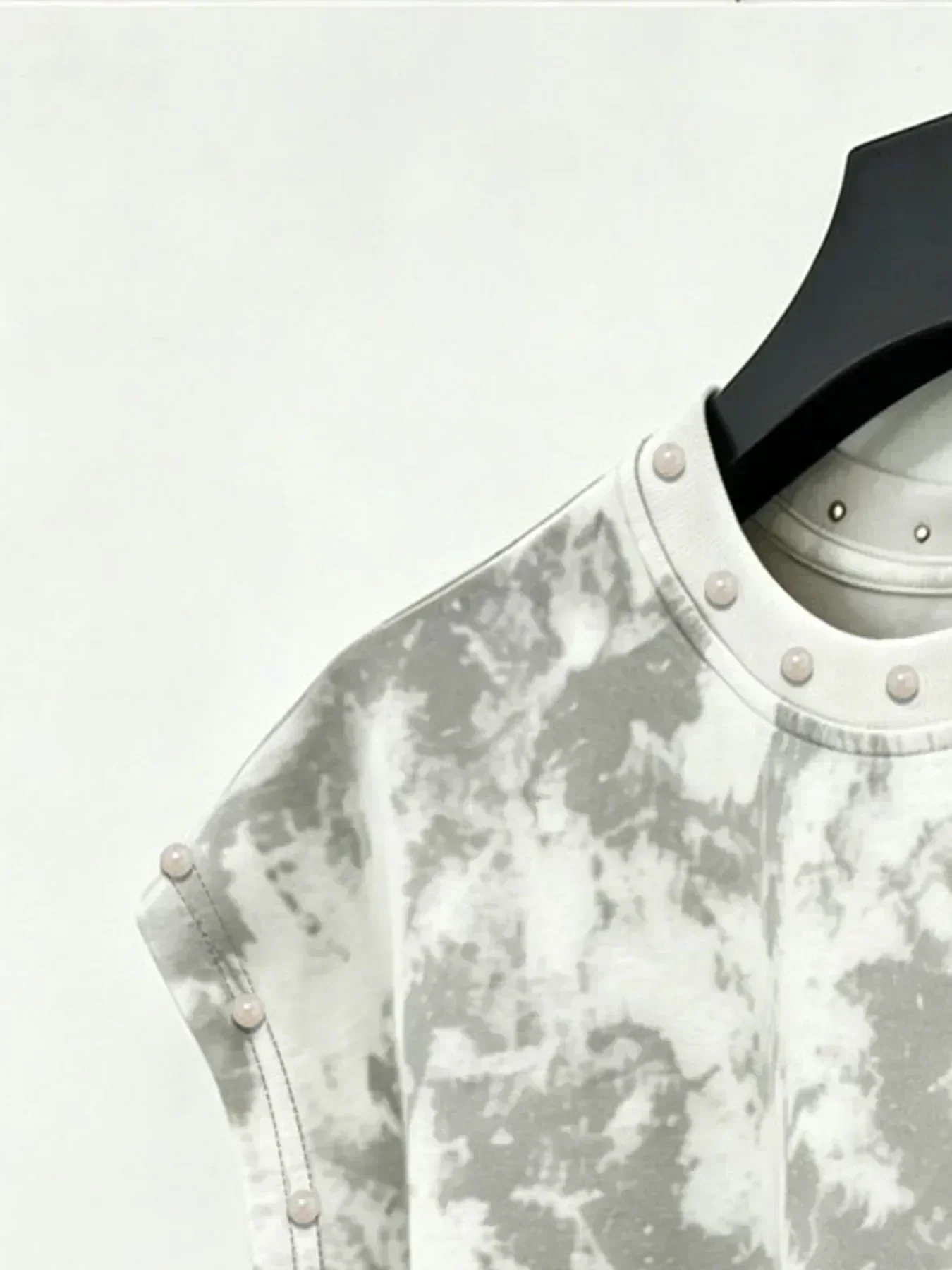 Herren Tanktop mit Batikmuster, ärmelloses Oberteil mit Imitationsperlen, Streetwear-Weste, ärmelloses T-Shirt mit grafischem Muster für Herren – Detail 12