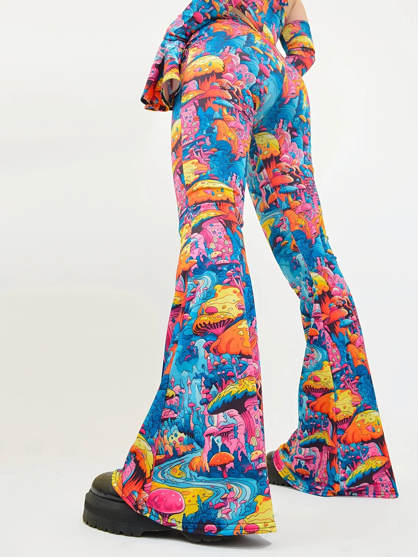 Новые поступления в 2025 году: женские расклешенные брюки, подходящие для всех сезонов, стильные и универсальные, идеальный подарок для вашей подруги.