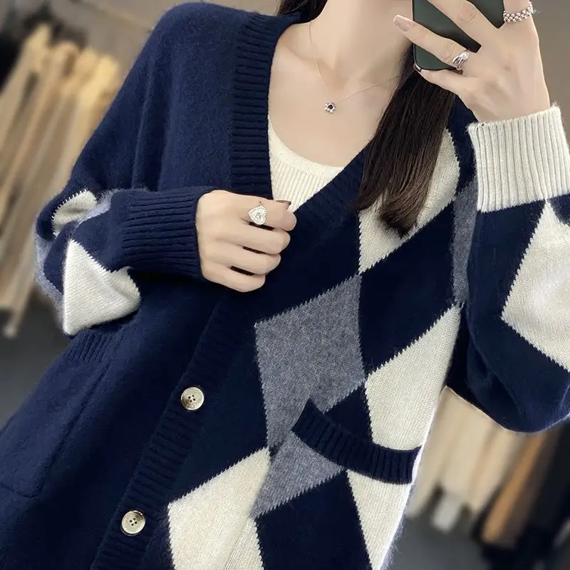 Knitted New Contrasting Color Cardigan Women\'s Diamond Shaped Color Blocked Loose Jacket Knitted Sweater Lazy Sweater Top