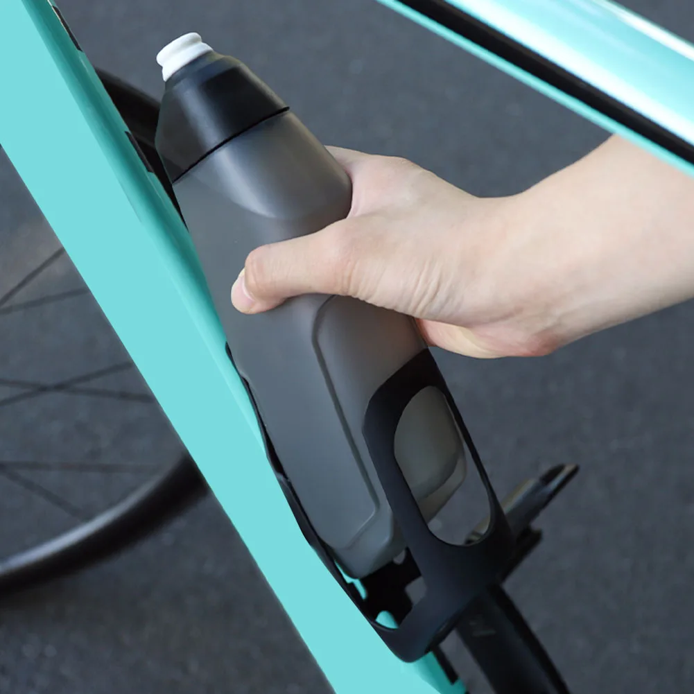 

Велосипедная бутылка для воды с аэродинамическим дизайном, 600 мл, корпусом PP5 и композитной клеткой из углеродного волокна для крепления на раму с винтами