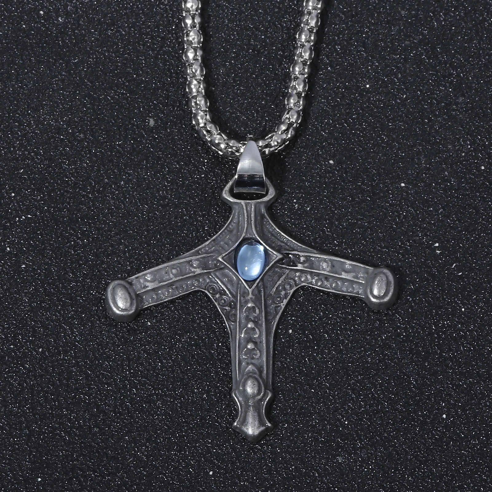 Dark Game Bloodborne Collar Cthulhu Mythos Sword Hunter colgante de insignia para hombres, amuleto de decoración, Collar Masculino, regalo